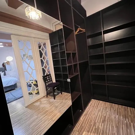 Artist Apartment *